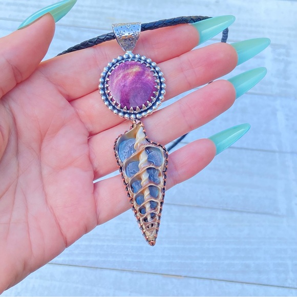 Magic shell necklace - Picture 2 of 4